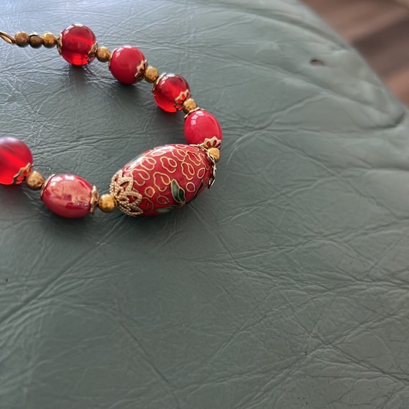 Red cloisonné toggle clasp bracelet - Picture 3 of 4